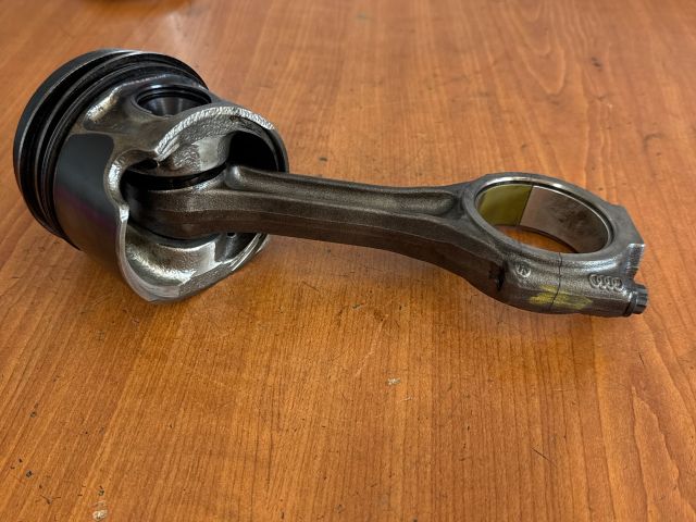 bontott VW PASSAT B6 Dugattyú és Hajtókar