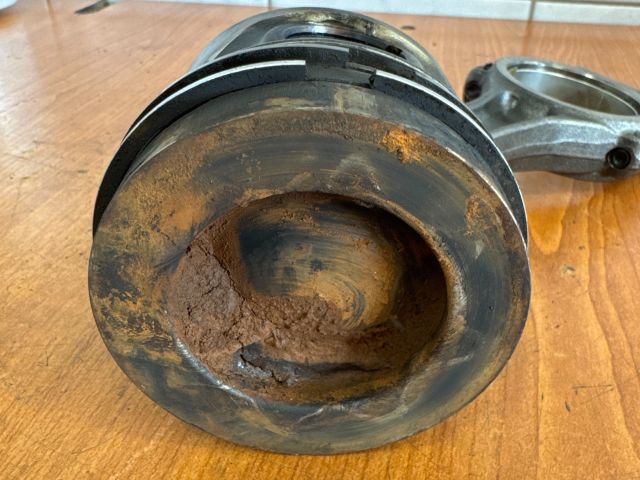 bontott VW PASSAT B6 Dugattyú és Hajtókar