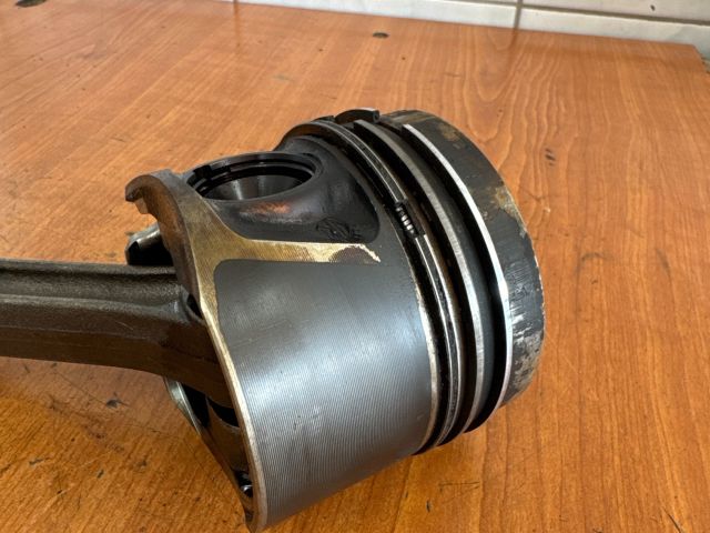 bontott VW PASSAT B6 Dugattyú és Hajtókar