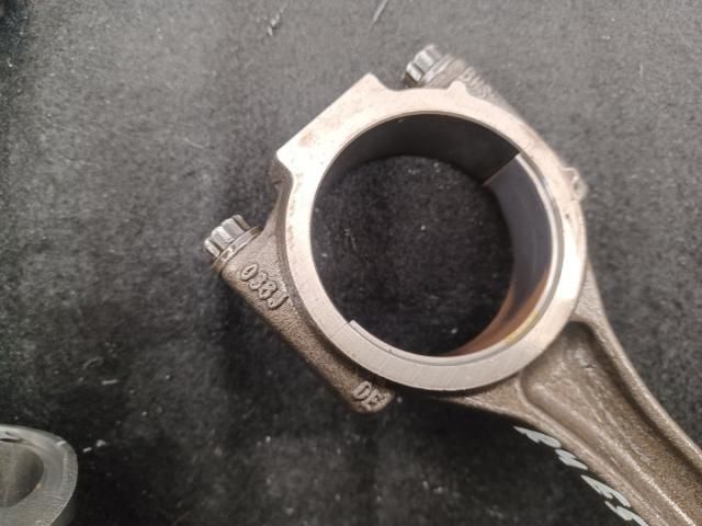 bontott VW PASSAT B6 Dugattyú