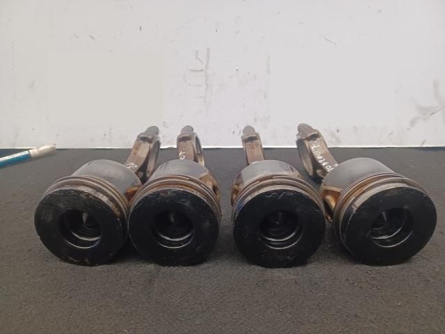 bontott VW PASSAT B6 Dugattyú