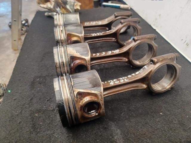 bontott VW PASSAT B6 Dugattyú