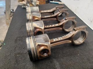 bontott VW PASSAT B6 Dugattyú