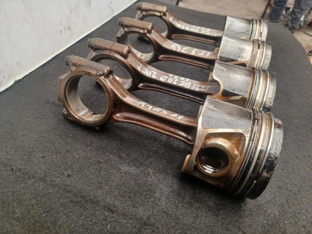 bontott VW PASSAT B6 Dugattyú