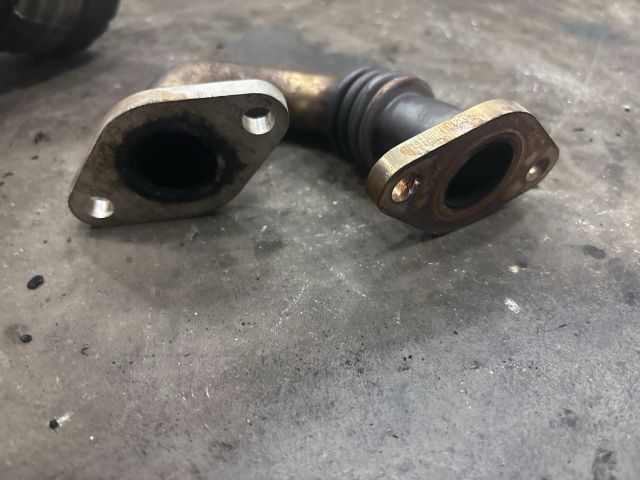 bontott VW PASSAT B6 EGR Hűtő Cső