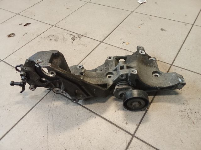 bontott VW PASSAT B6 Generátor Tartó Bak