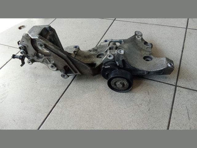 bontott VW PASSAT B6 Generátor Tartó Bak