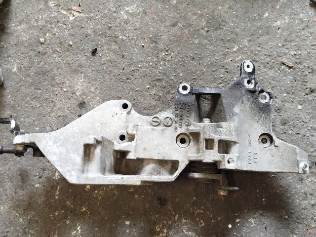 bontott VW PASSAT B6 Generátor Tartó Bak