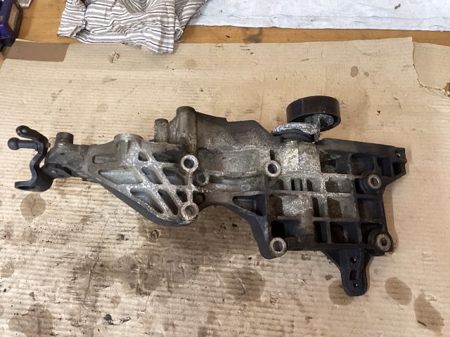 bontott VW PASSAT B6 Generátor Tartó Bak