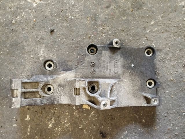 bontott VW PASSAT B6 Generátor Tartó Bak