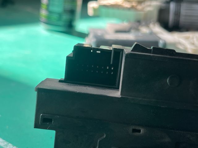 bontott VW PASSAT B6 Gyújtáskapcsoló Házzal