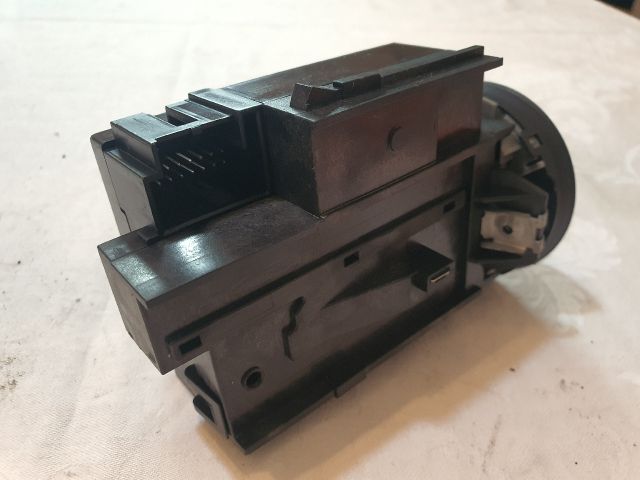 bontott VW PASSAT B6 Gyújtáskapcsoló Házzal