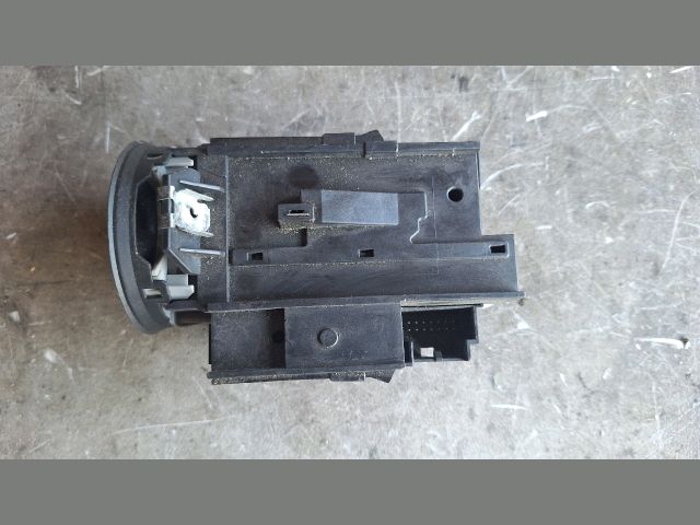 bontott VW PASSAT B6 Gyújtáskapcsoló Házzal