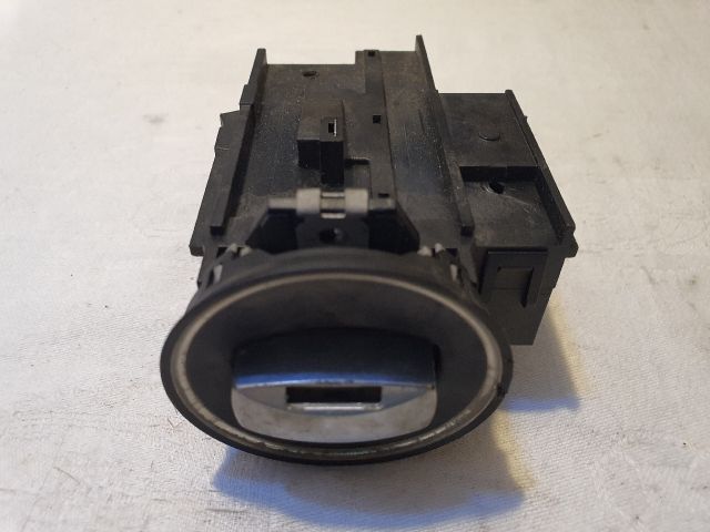 bontott VW PASSAT B6 Gyújtáskapcsoló Házzal