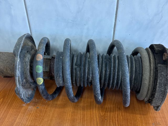 bontott VW PASSAT B6 Jobb első Gólyaláb (Lengécsillapító, Rugó)