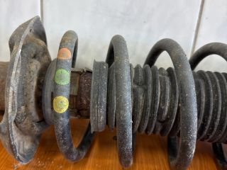 bontott VW PASSAT B6 Jobb első Gólyaláb (Lengécsillapító, Rugó)