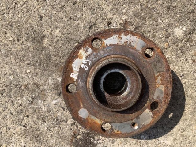 bontott VW PASSAT B6 Jobb első Kerékagy