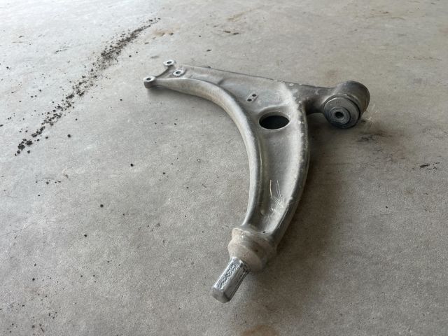 bontott VW PASSAT B6 Jobb első Lengőkar