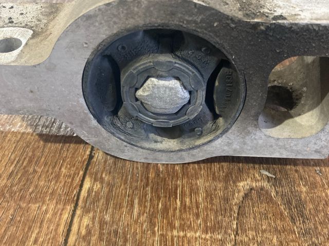 bontott VW PASSAT B6 Jobb első Lengőkar