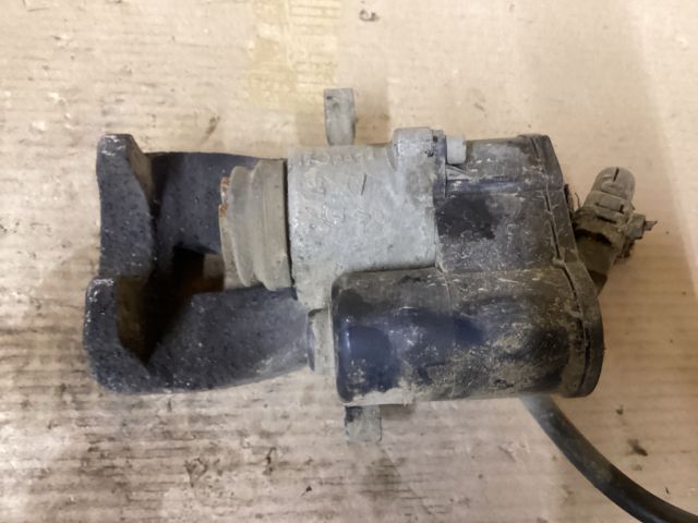 bontott VW PASSAT B6 Jobb hátsó Féknyereg Munkahengerrel