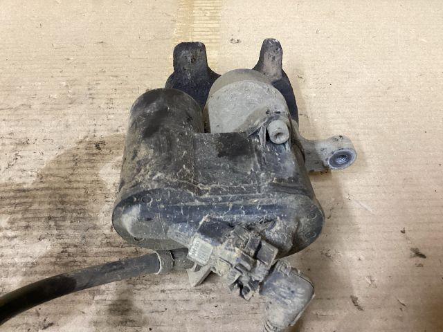 bontott VW PASSAT B6 Jobb hátsó Féknyereg Munkahengerrel