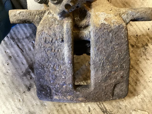 bontott VW PASSAT B6 Jobb hátsó Féknyereg Munkahengerrel