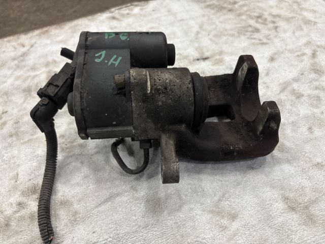 bontott VW PASSAT B6 Jobb hátsó Féknyereg Munkahengerrel