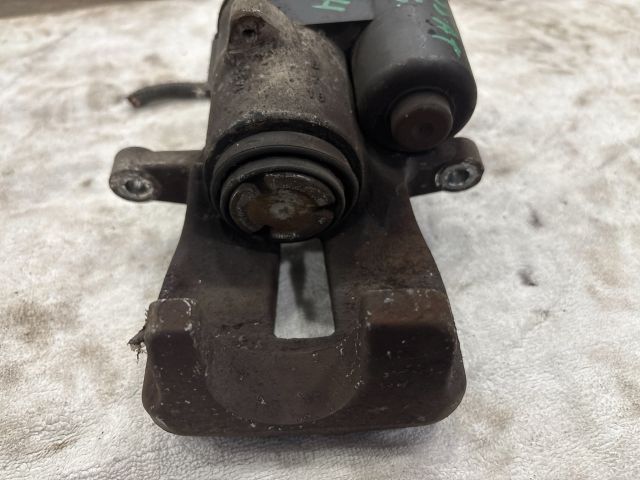 bontott VW PASSAT B6 Jobb hátsó Féknyereg Munkahengerrel