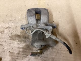 bontott VW PASSAT B6 Jobb hátsó Féknyereg Munkahengerrel