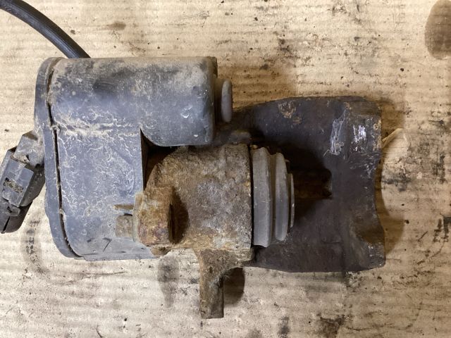 bontott VW PASSAT B6 Jobb hátsó Féknyereg Munkahengerrel