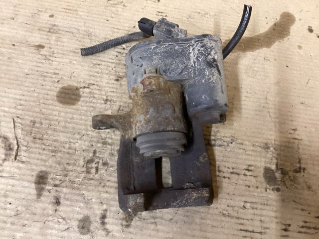 bontott VW PASSAT B6 Jobb hátsó Féknyereg Munkahengerrel