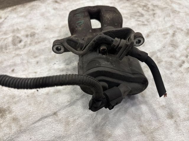 bontott VW PASSAT B6 Jobb hátsó Féknyereg Munkahengerrel