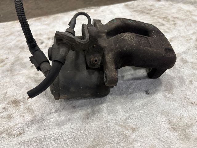 bontott VW PASSAT B6 Jobb hátsó Féknyereg Munkahengerrel