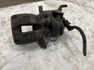 bontott VW PASSAT B6 Jobb hátsó Féknyereg Munkahengerrel