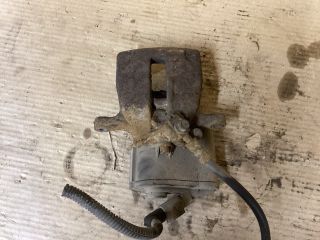 bontott VW PASSAT B6 Jobb hátsó Féknyereg Munkahengerrel