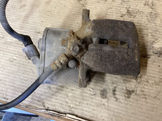 bontott VW PASSAT B6 Jobb hátsó Féknyereg Munkahengerrel