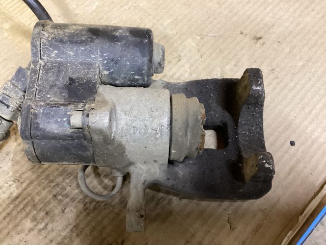 bontott VW PASSAT B6 Jobb hátsó Féknyereg Munkahengerrel