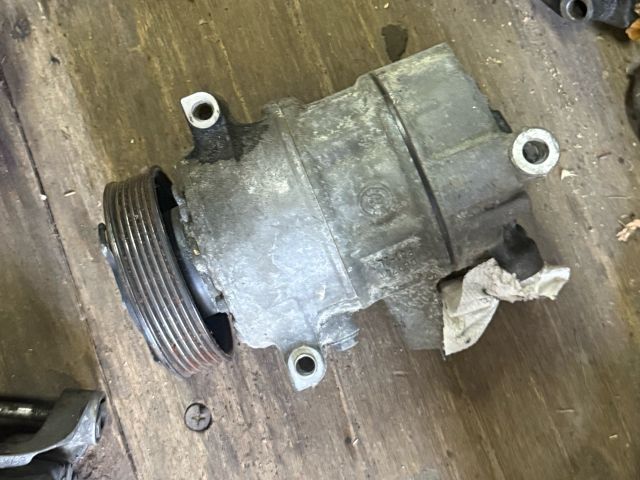 bontott VW PASSAT B6 Klímakompresszor