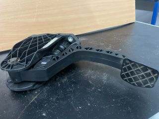 bontott VW PASSAT B6 Kuplung Pedál