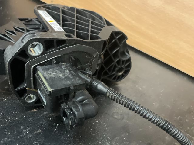 bontott VW PASSAT B6 Kuplung Pedál