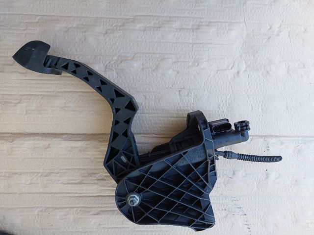 bontott VW PASSAT B6 Kuplung Pedál