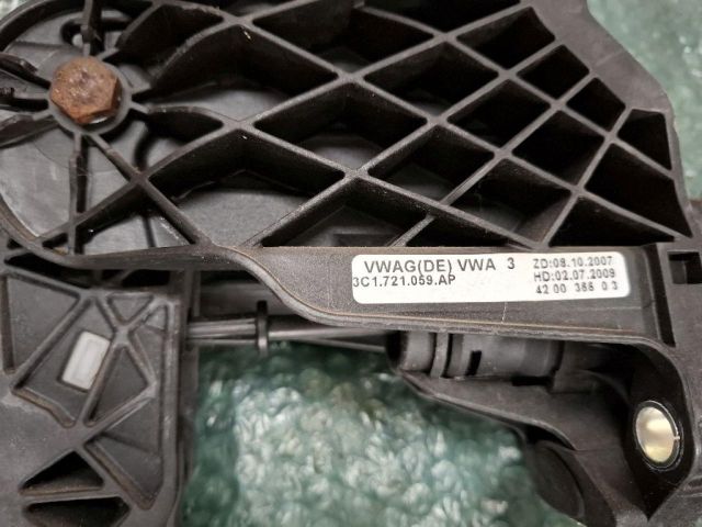 bontott VW PASSAT B6 Kuplung Pedál