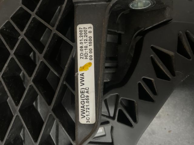 bontott VW PASSAT B6 Kuplung Pedál