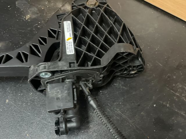bontott VW PASSAT B6 Kuplung Pedál