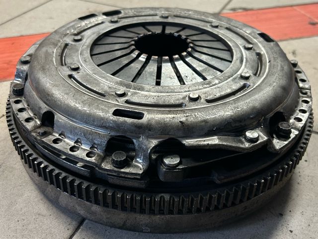 bontott VW PASSAT B6 Kuplung Szett Lendkerékkel