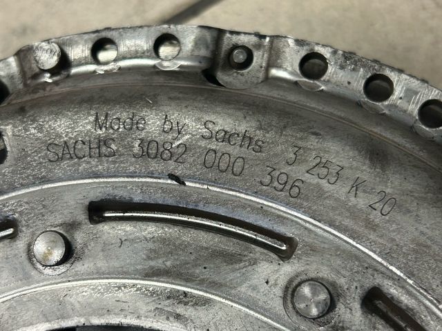 bontott VW PASSAT B6 Kuplung Szett Lendkerékkel