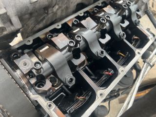 bontott VW PASSAT B6 Motor (Fűzött blokk hengerfejjel)