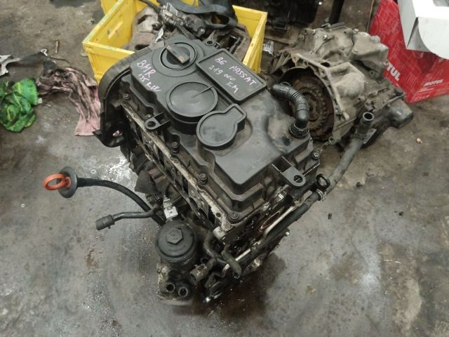 bontott VW PASSAT B6 Motor (Fűzött blokk hengerfejjel)