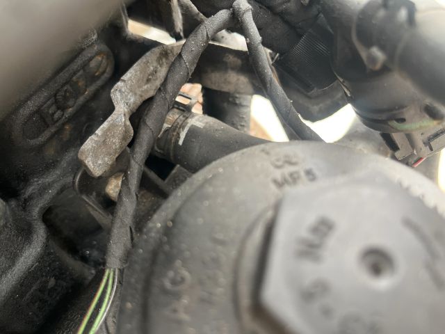 bontott VW PASSAT B6 Motor (Fűzött blokk hengerfejjel)