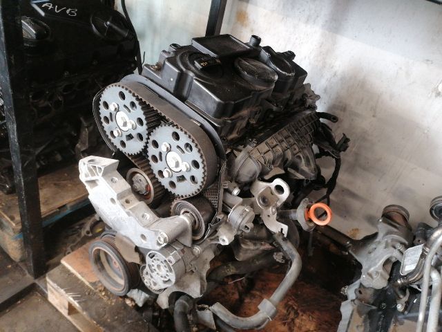 bontott VW PASSAT B6 Motor (Fűzött blokk hengerfejjel)